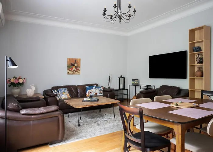 Apartment On Liberty Square With 2Bd